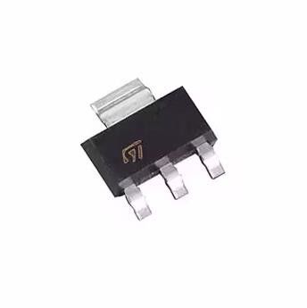 LDL1117S18R Régulateur de tension linéaire IC Positif fixe 1 Sortie 1.2A SOT-223
